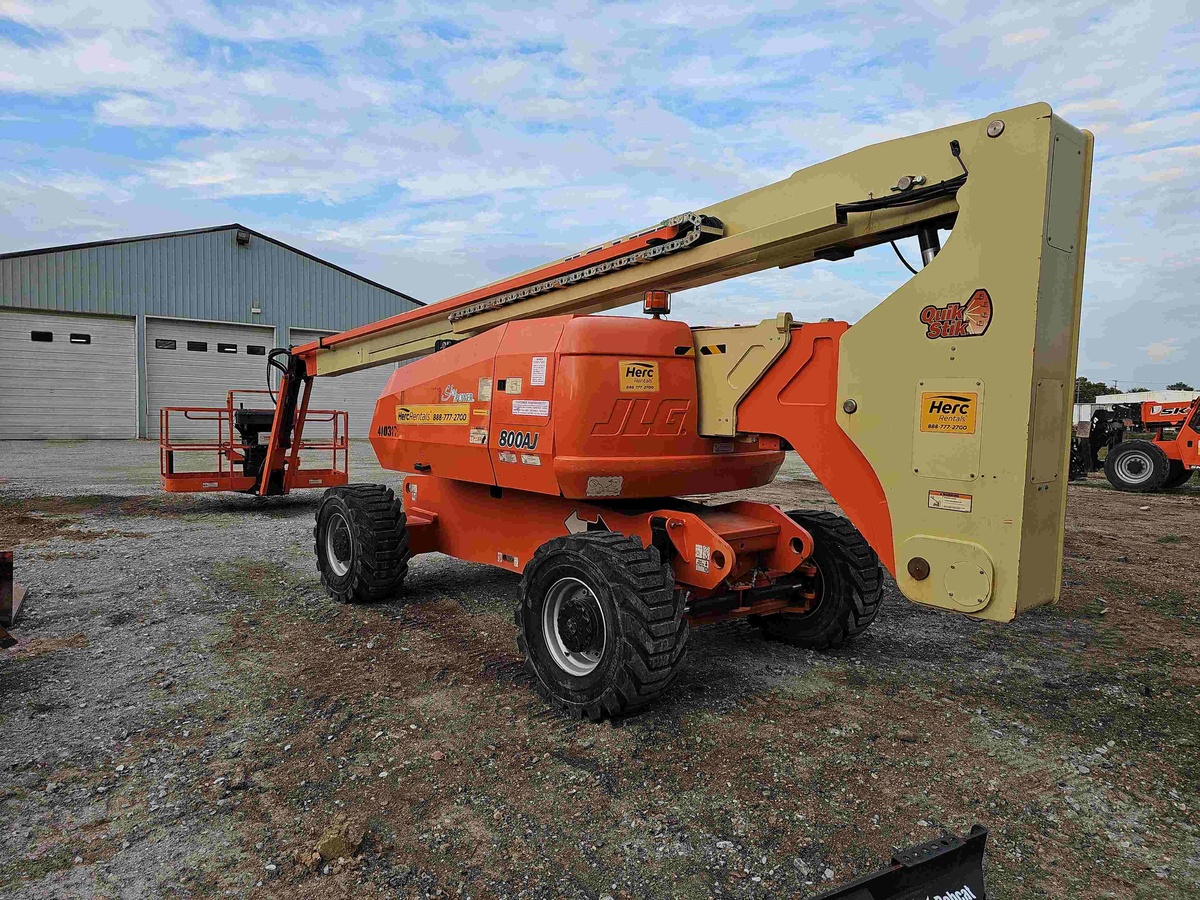 2011 JLG 800AJ-4