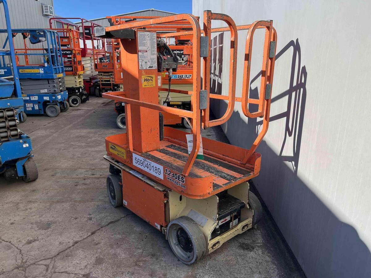 2013 JLG 1230ES