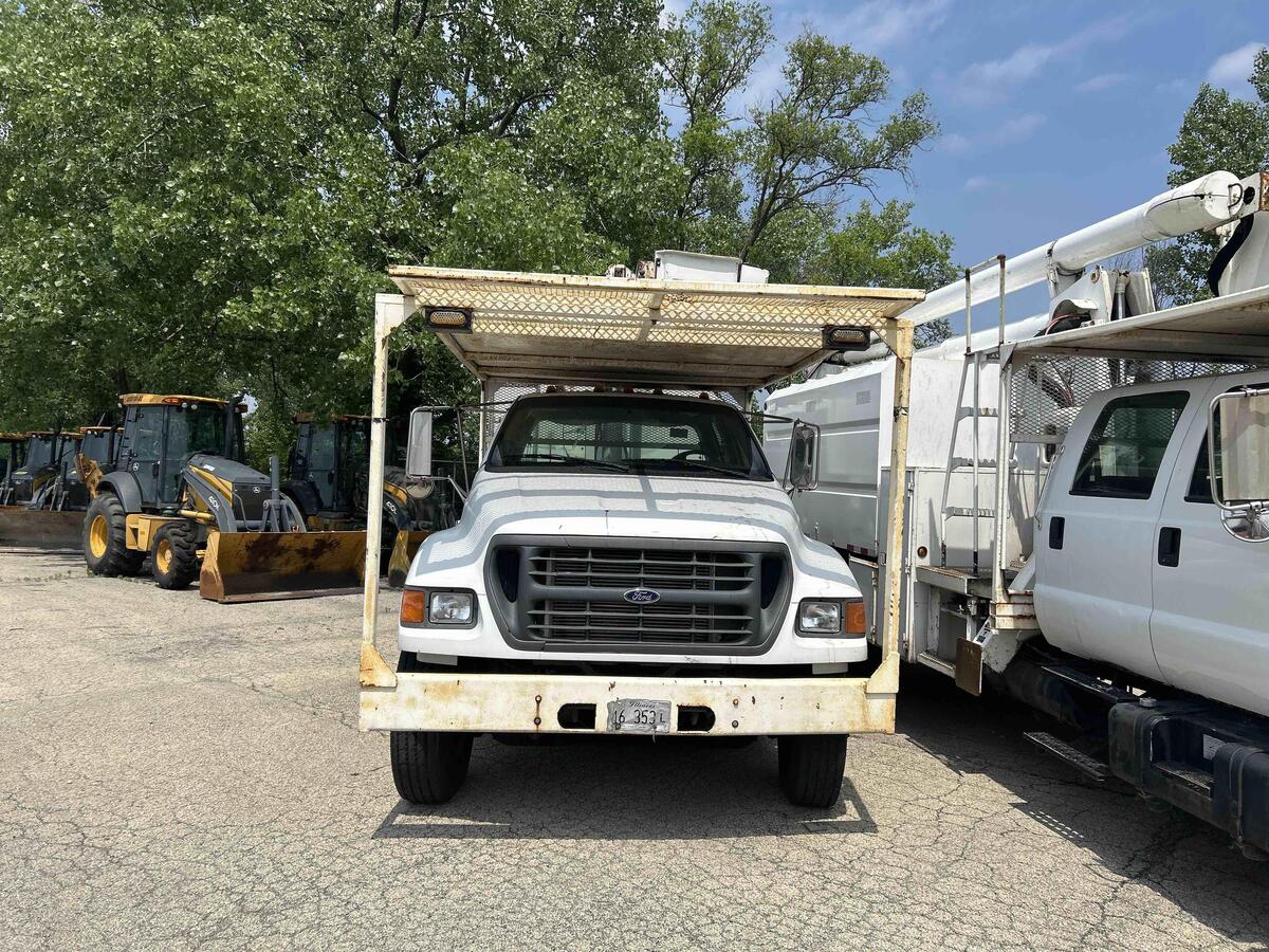 2000 Ford F750-2