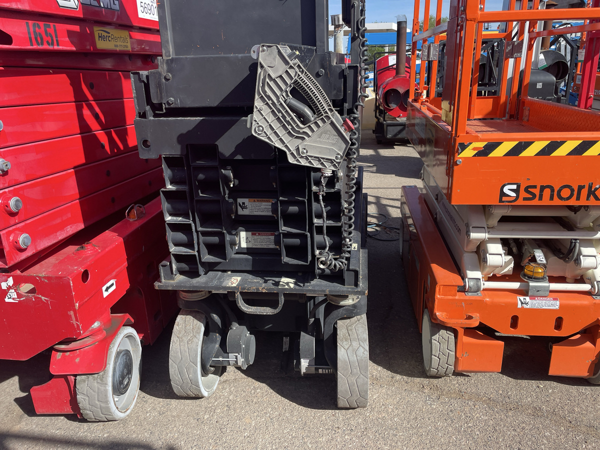 2017 JLG 2632ES-6