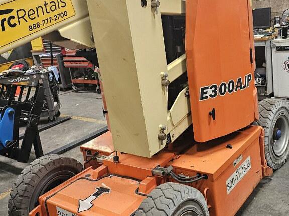 2016 JLG E300AJP-2