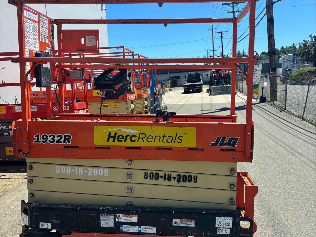 2017 JLG 1932R-12