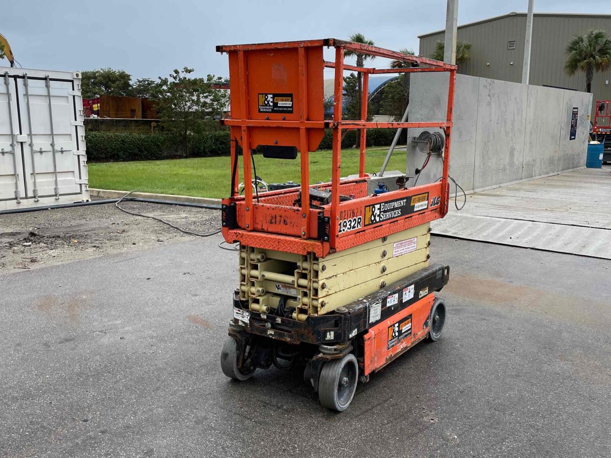 2017 JLG 1932R