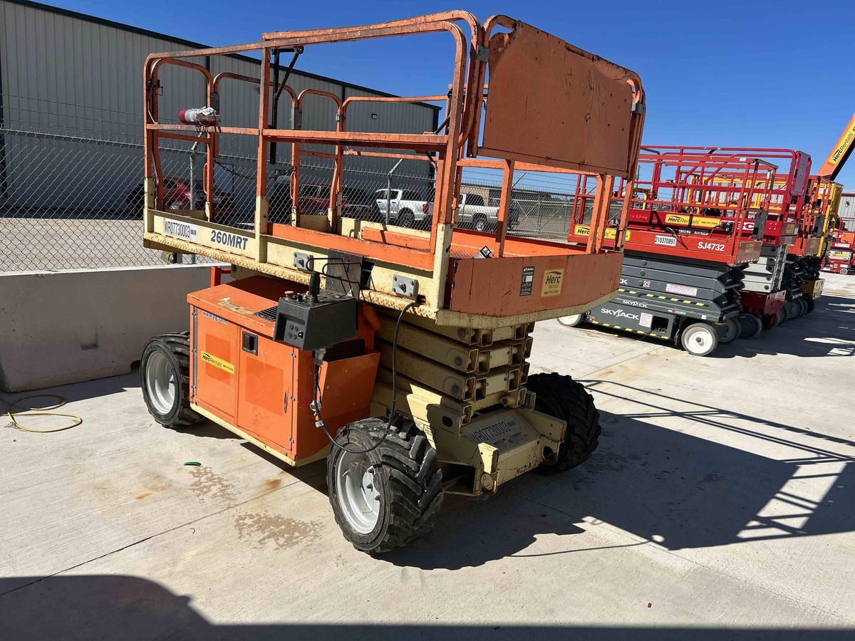 2017 JLG 260MRT-4