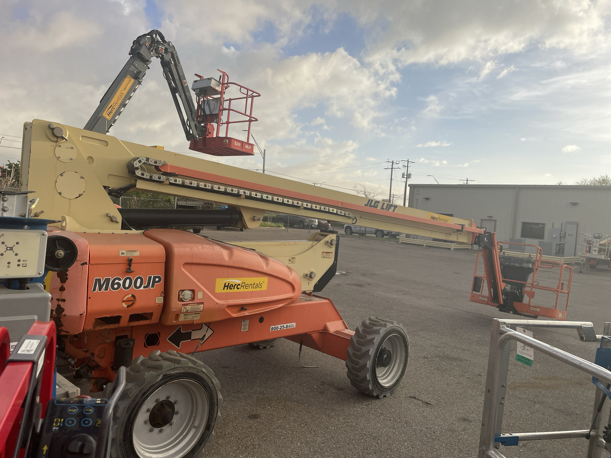 2019 JLG M600JP-4