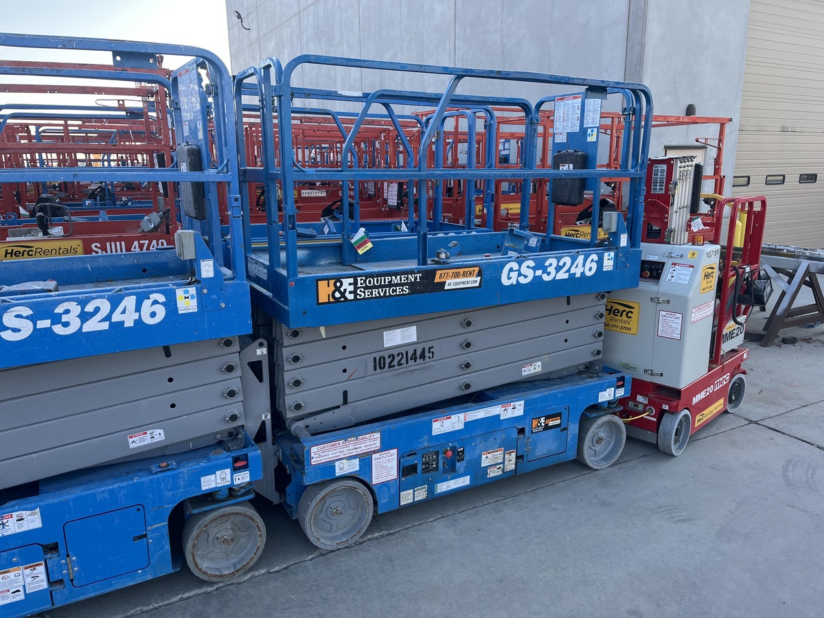 2017 Genie GS-3246-2