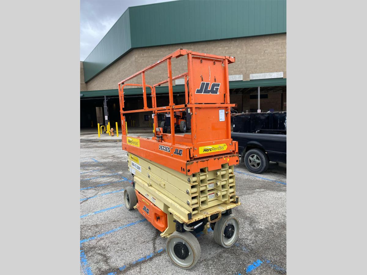2017 JLG 2632ES