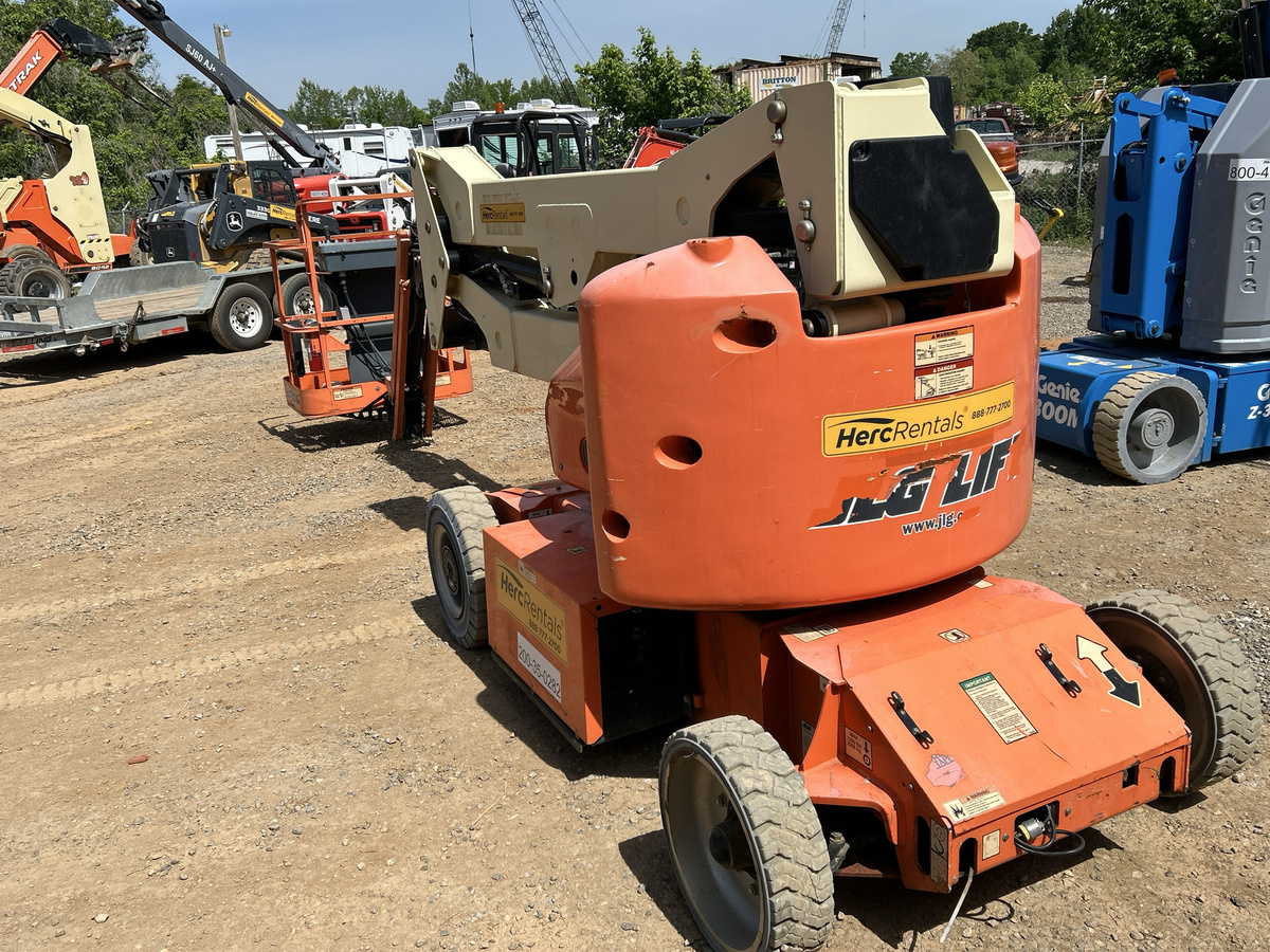 2015 JLG E400AJPN-4