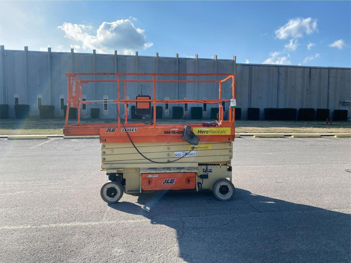 2017 JLG 3246ES