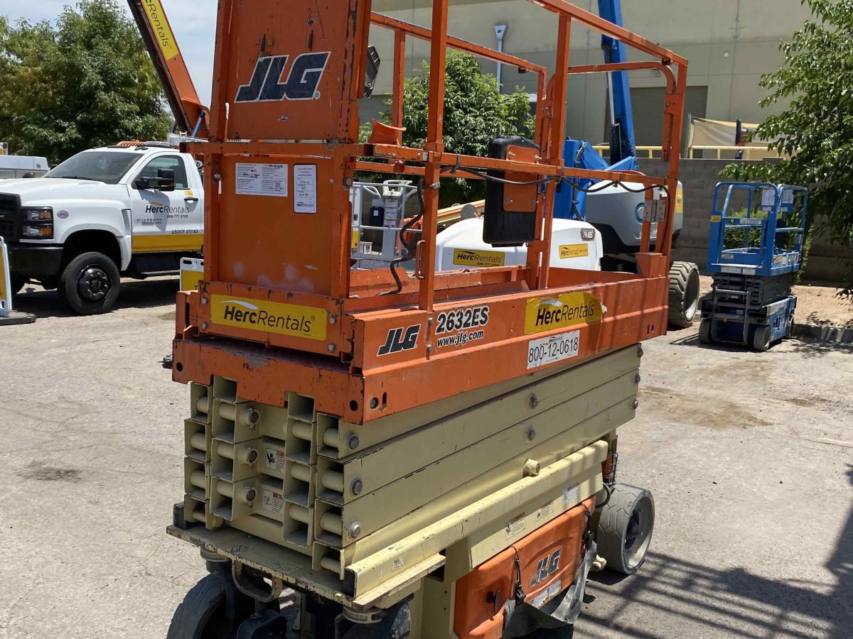 2016 JLG 2632ES