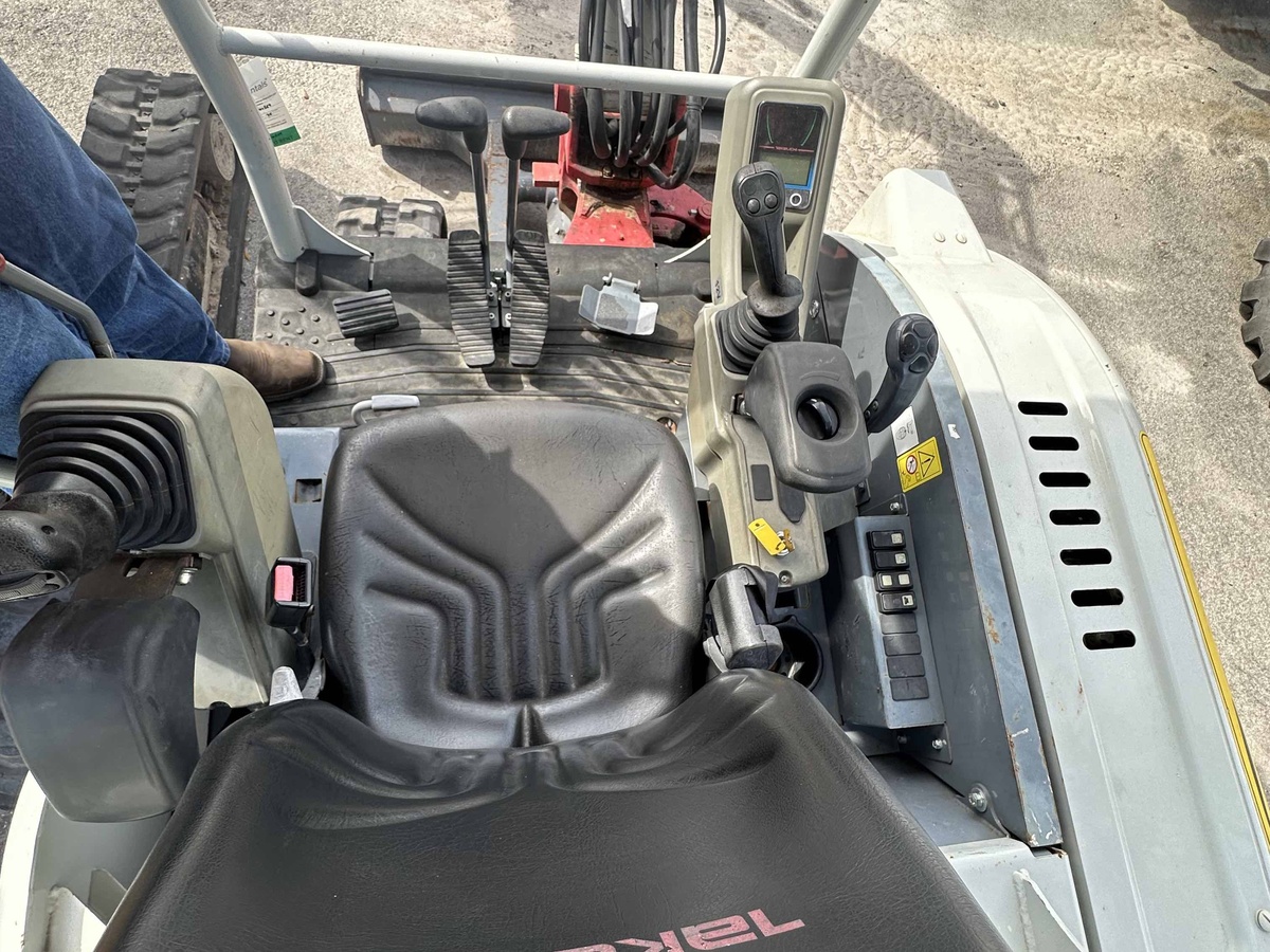 2021 Takeuchi TB230-7
