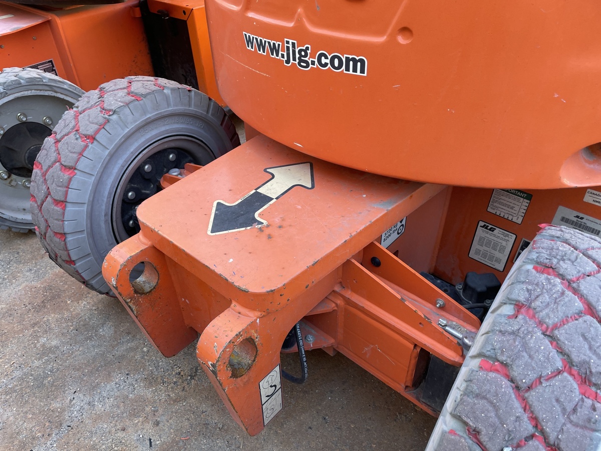 2017 JLG E300AJP-10
