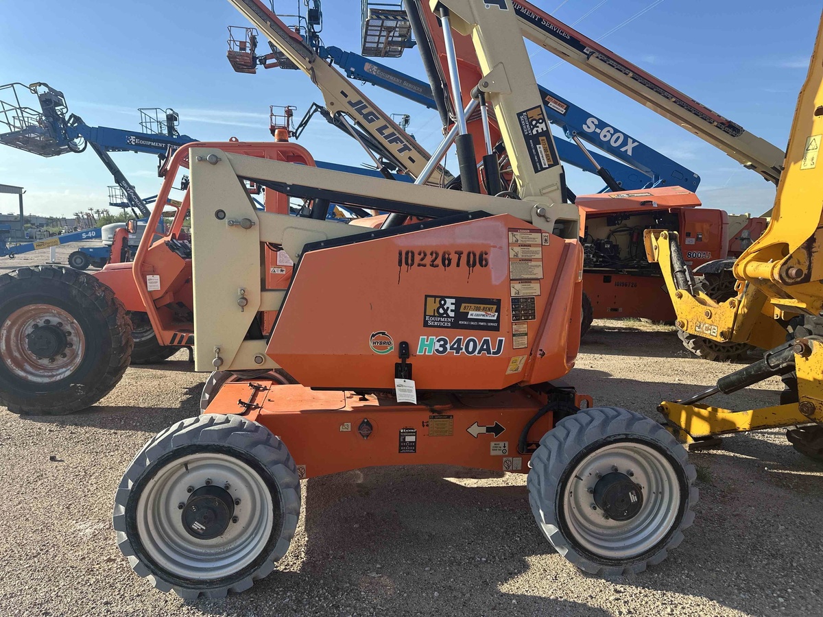 2017 JLG H340AJ