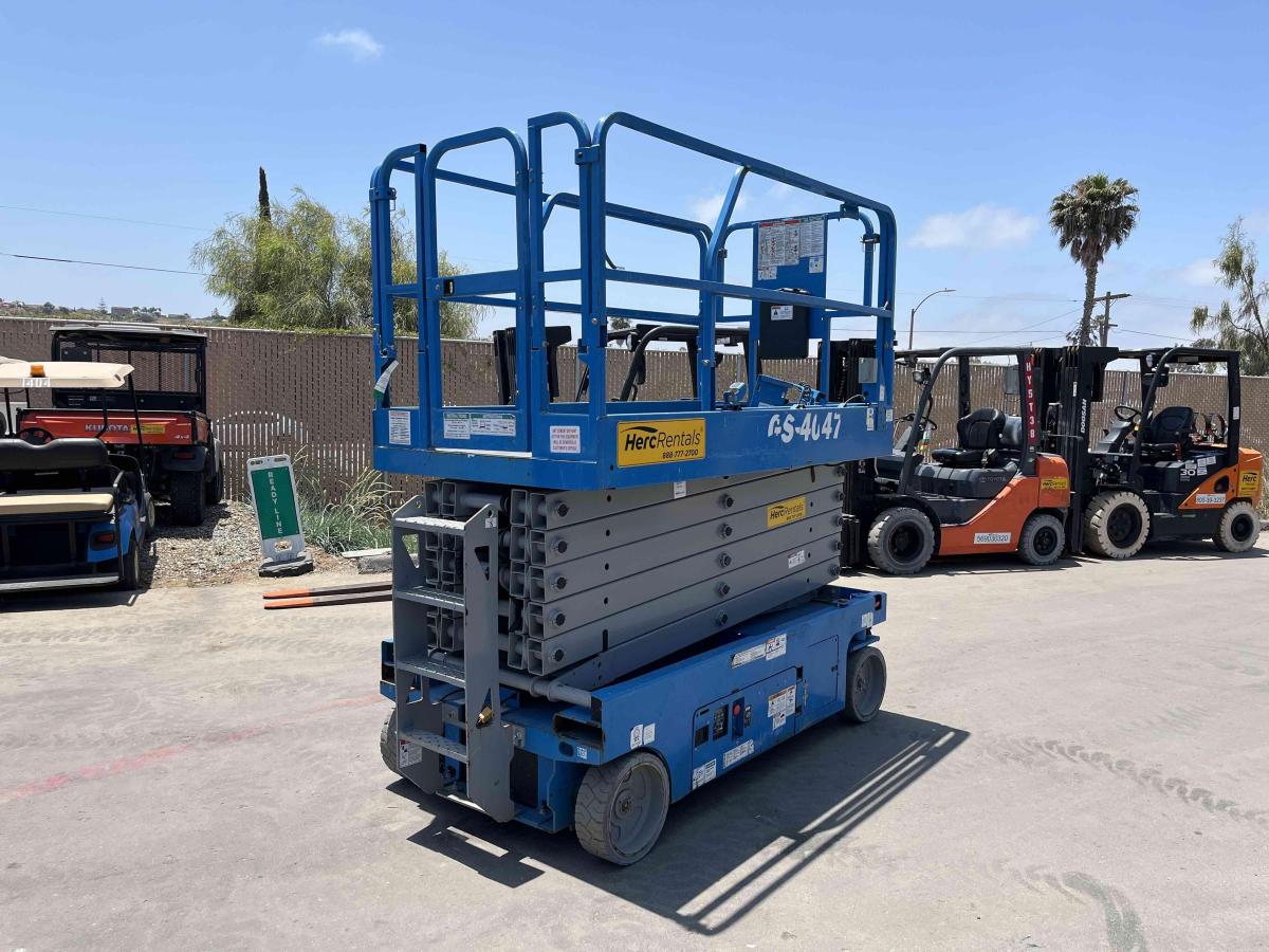 2017 Genie GS-4047