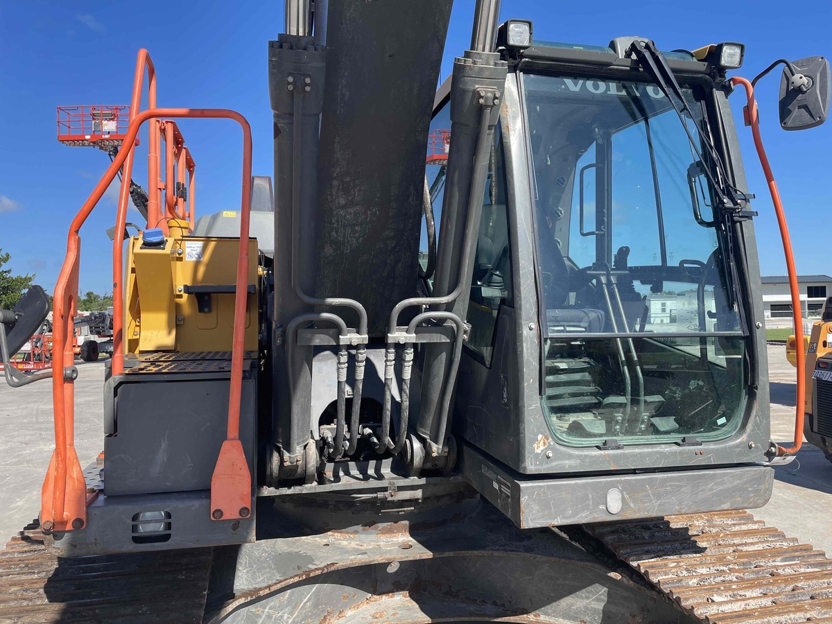 2021 Volvo EC200E-9