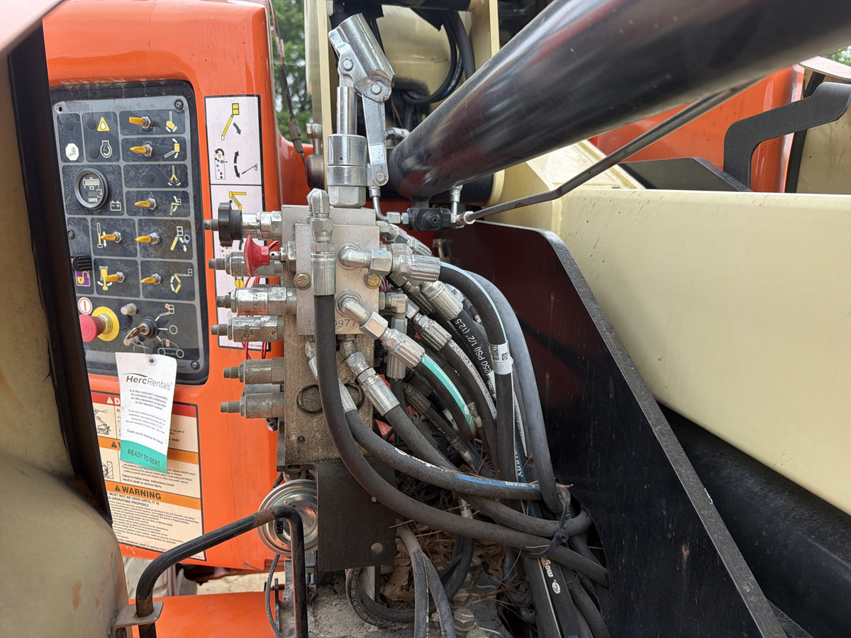 2015 JLG E450AJ-14