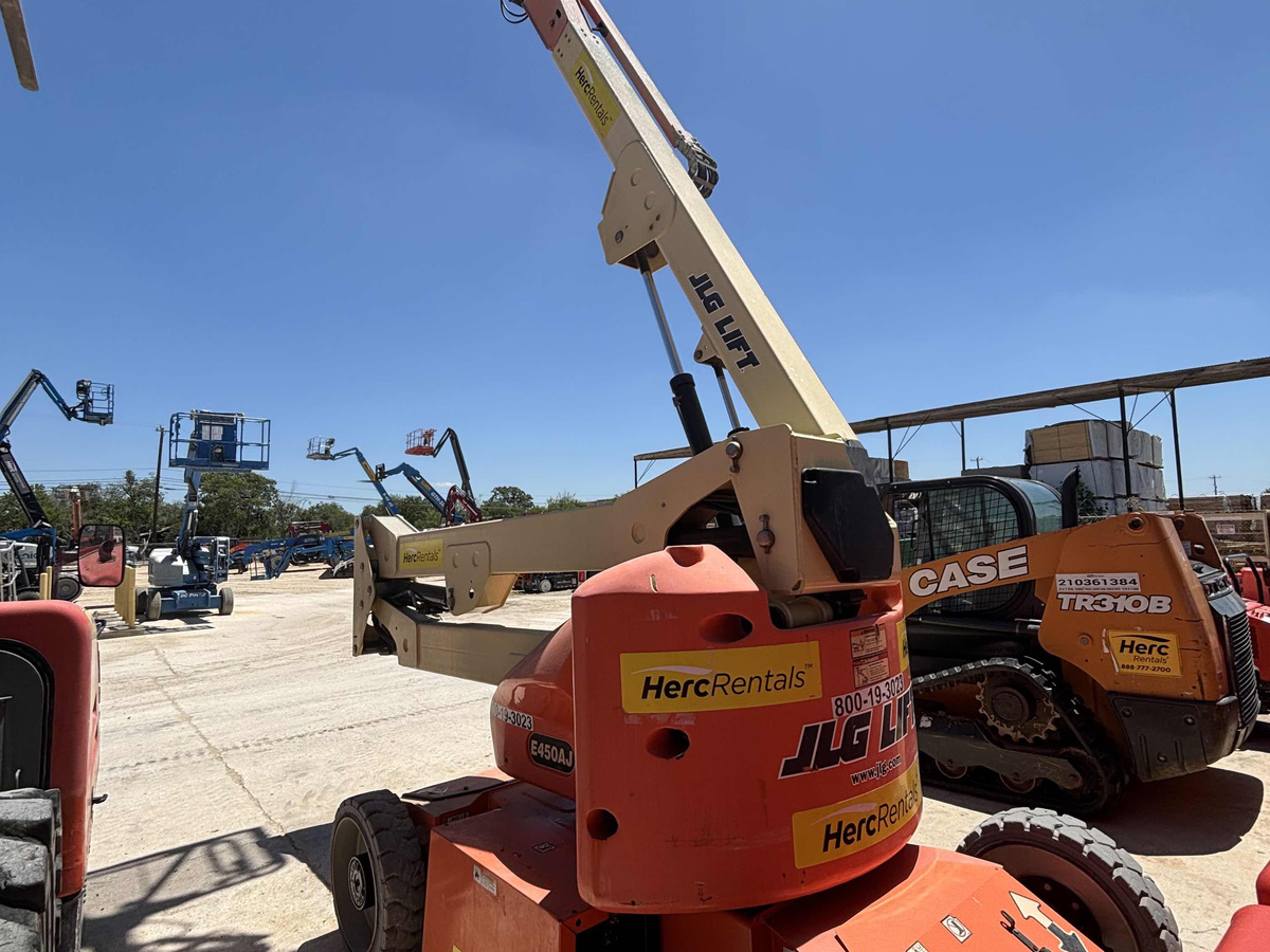 2018 JLG E450AJ