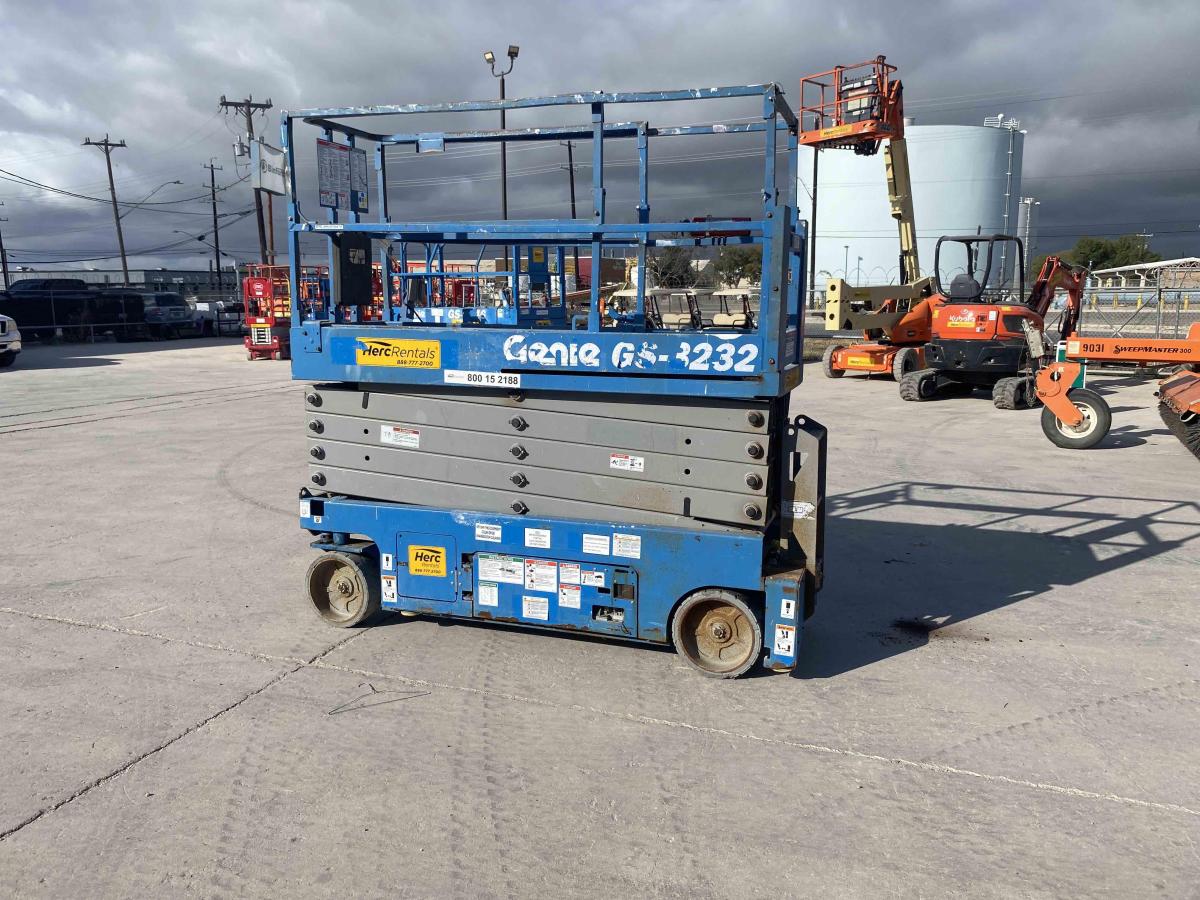 2017 Genie GS-3232