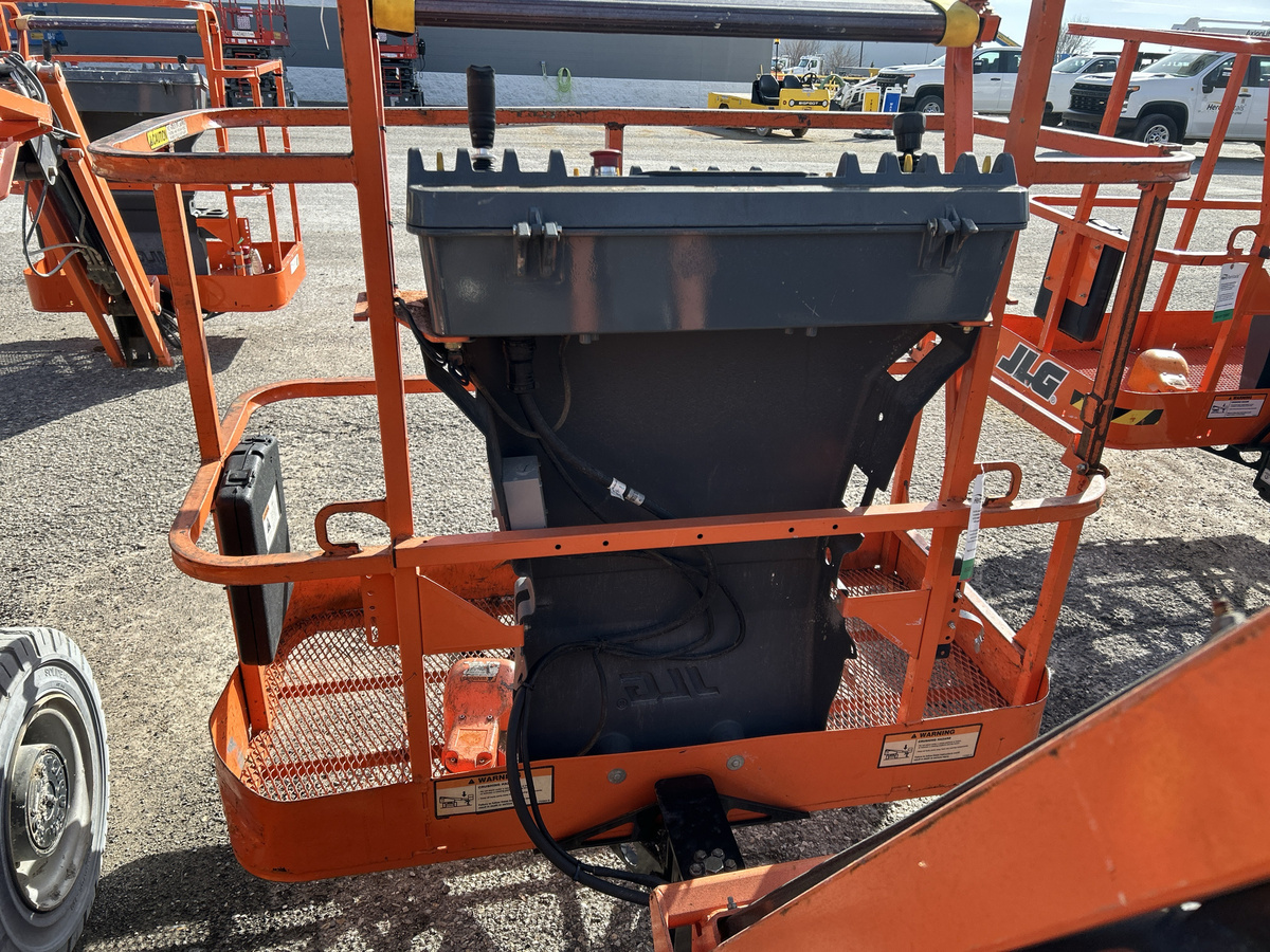 2018 JLG E450AJ-17