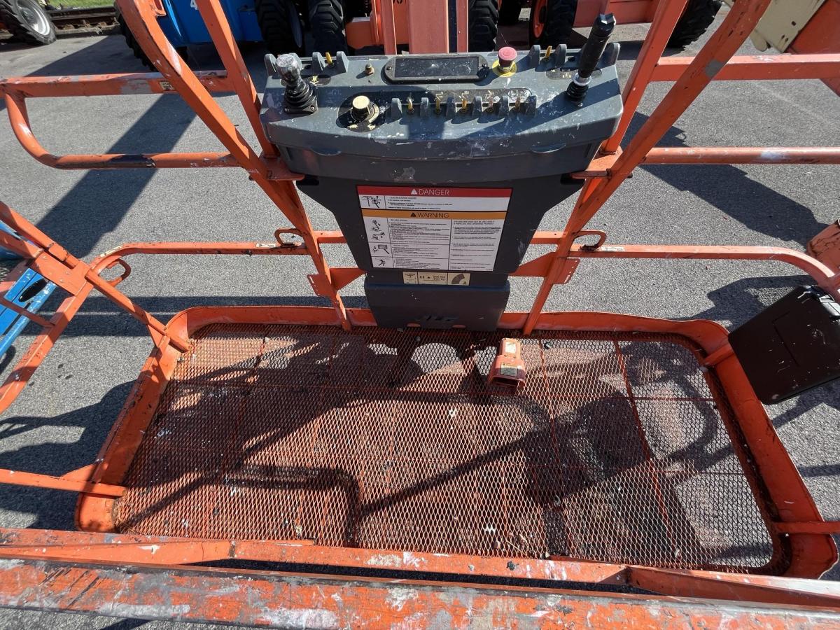 2008 JLG 800AJ