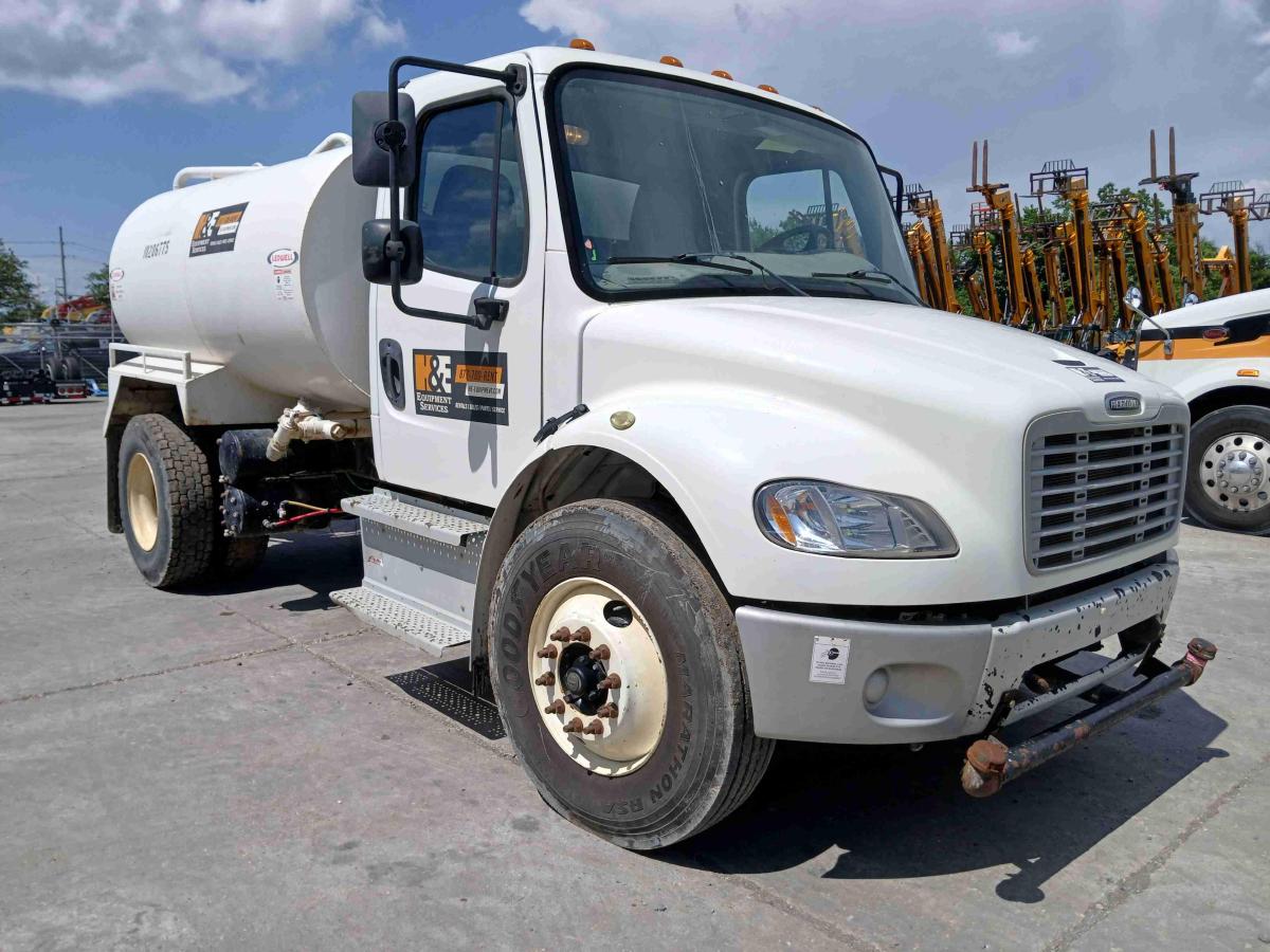 2019 Freightliner M2106
