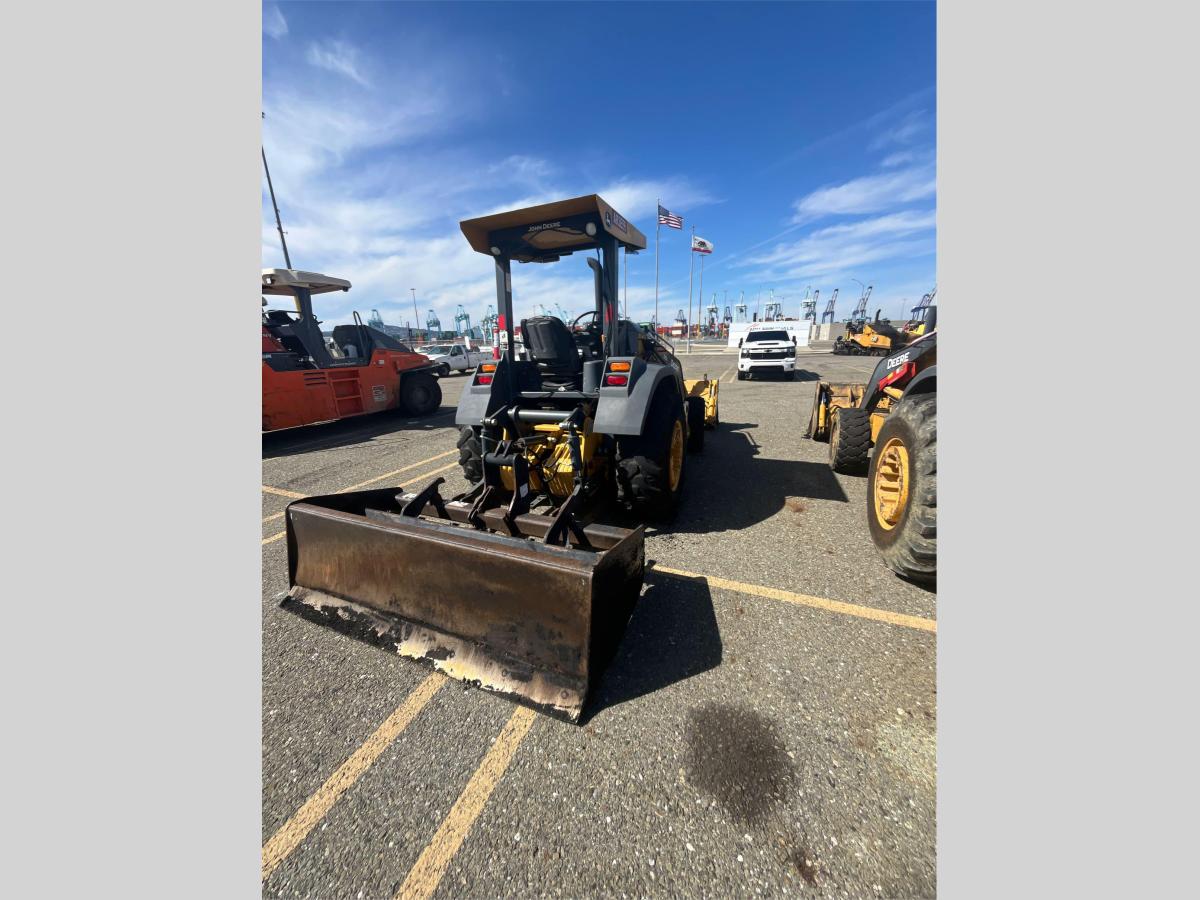 2015 John Deere 210L