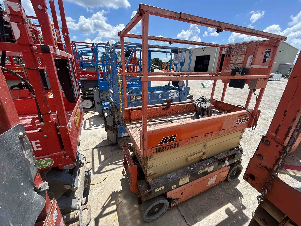 2017 JLG 1932R