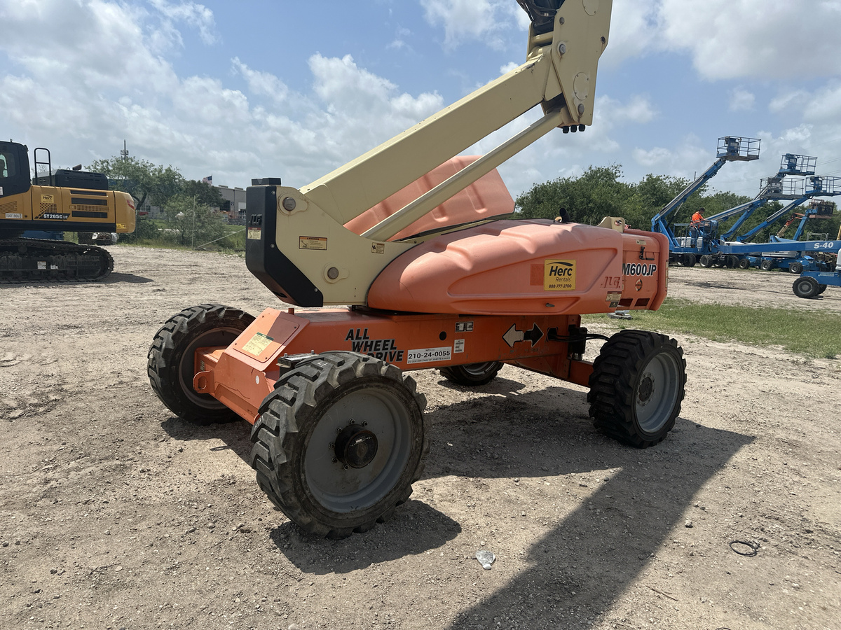 2018 JLG M600JP
