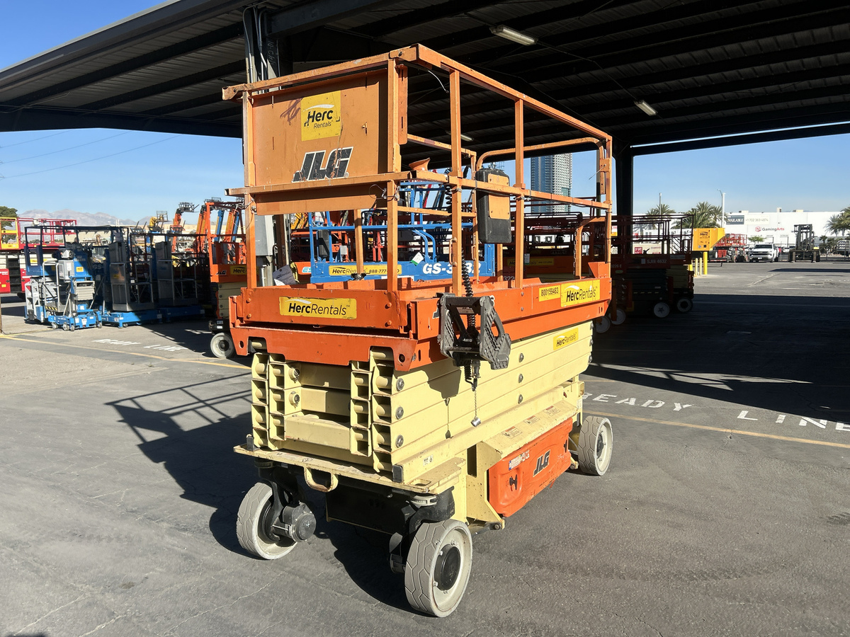 2017 JLG 3246ES-3