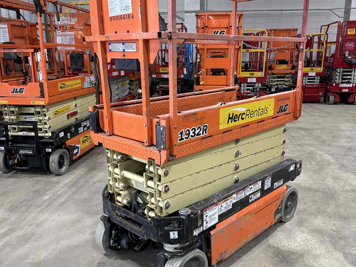 2017 JLG 1932R