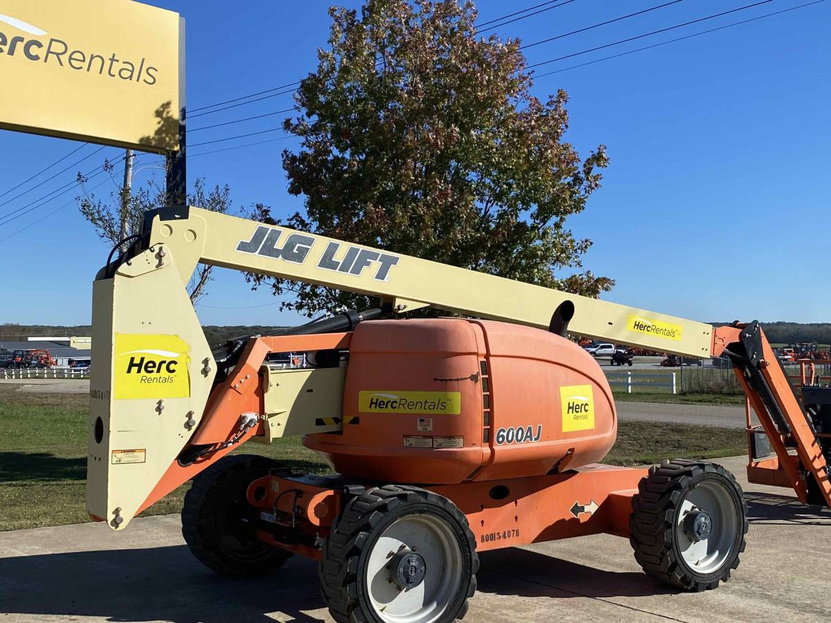 2017 JLG 600AJ