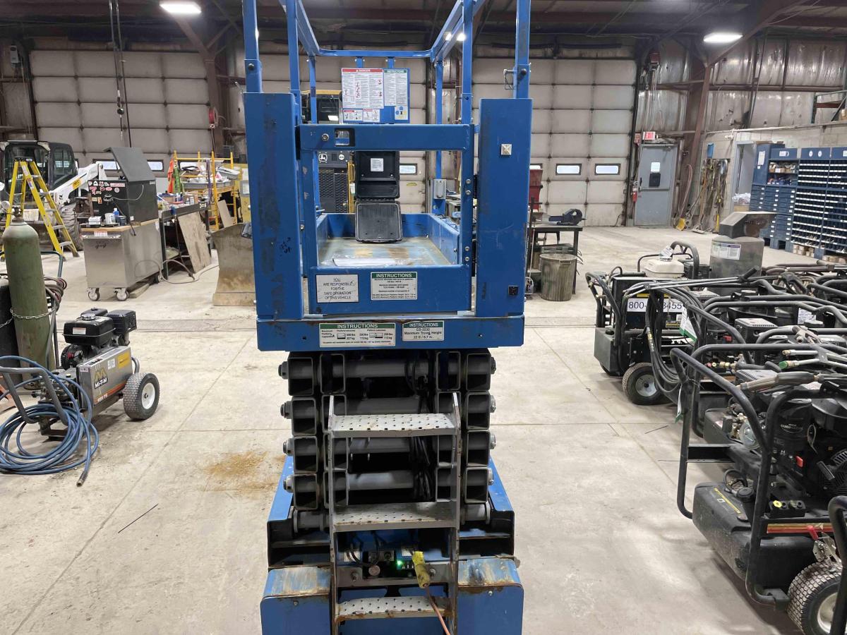 2017 Genie GS-3232