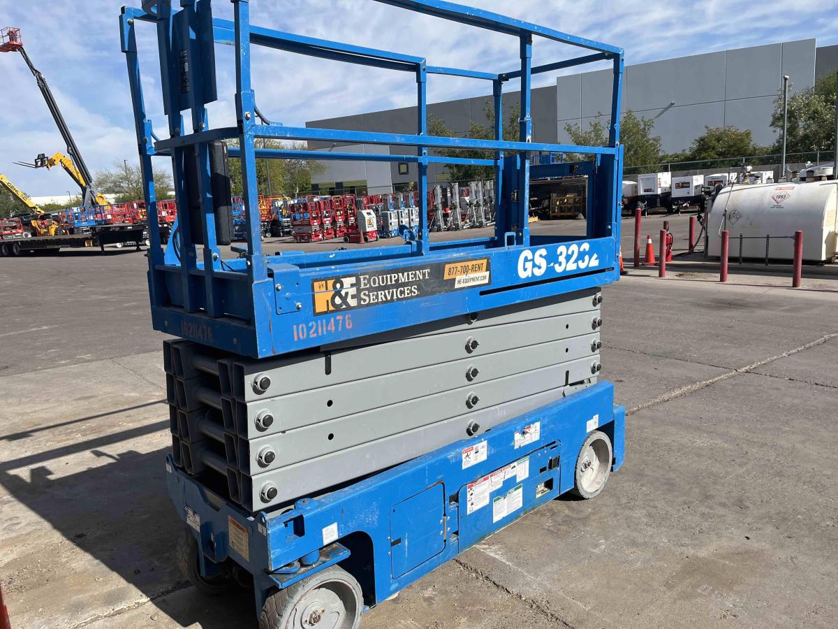2017 Genie GS-3232