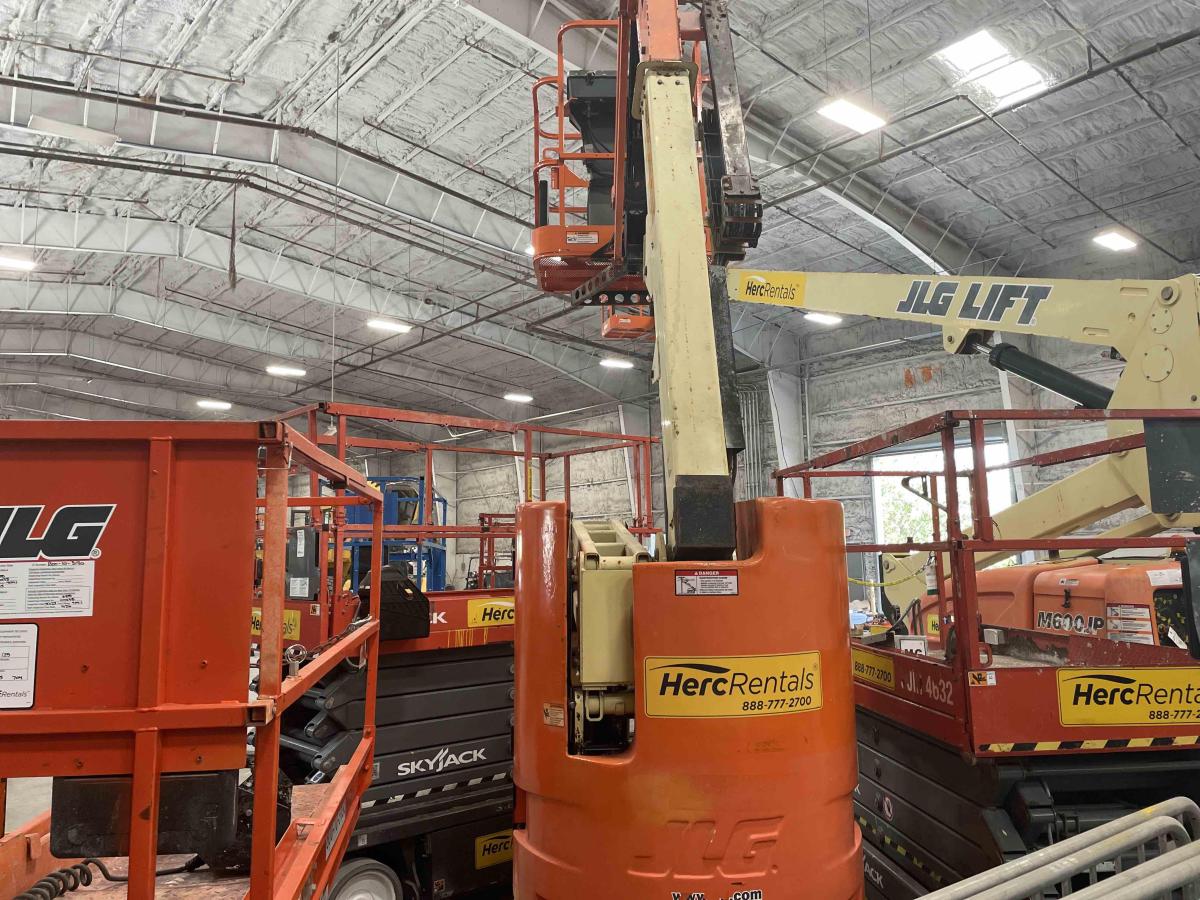 2016 JLG E300AJP