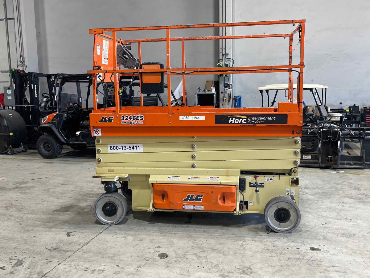 2016 JLG 3246ES