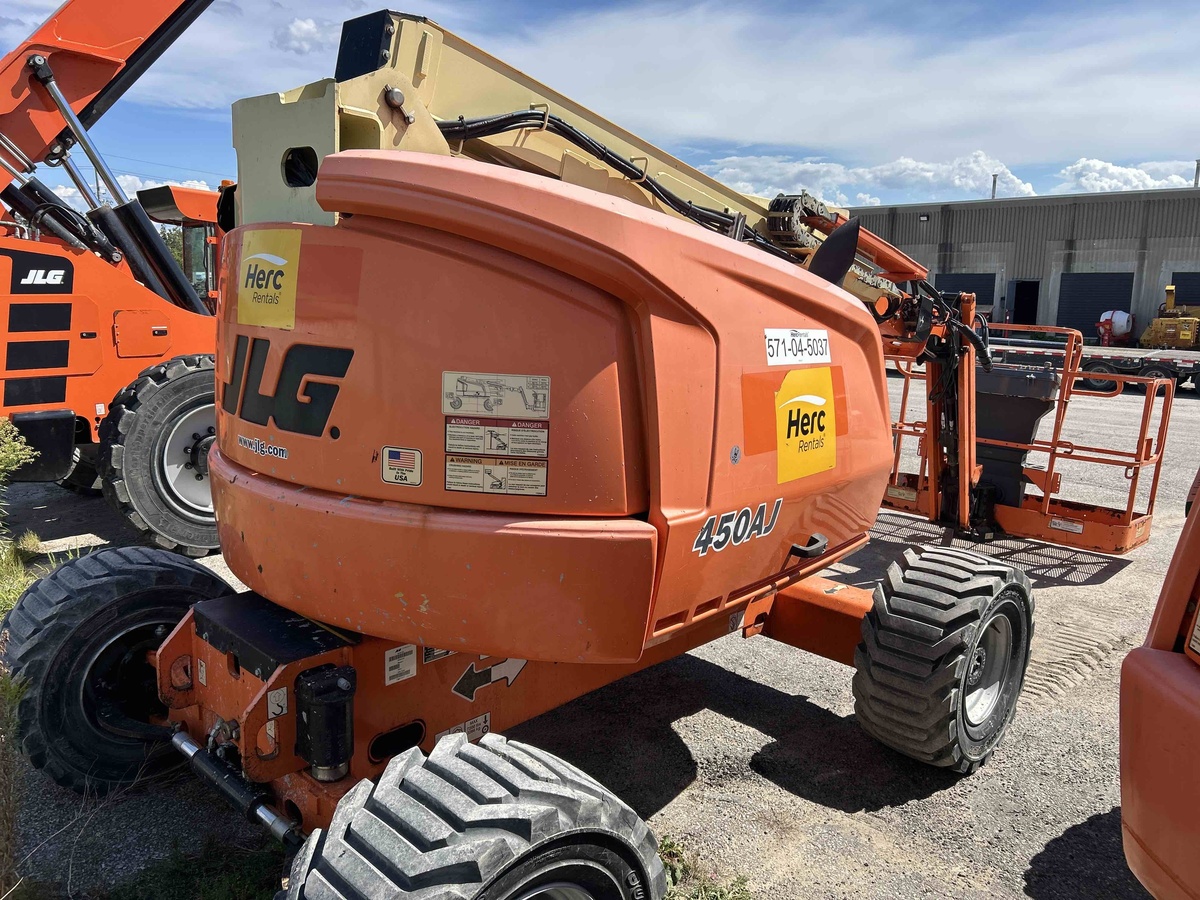 2017 JLG 450AJ-2