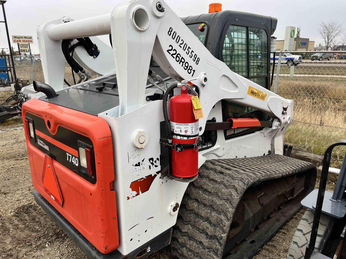 2018 Bobcat T740
