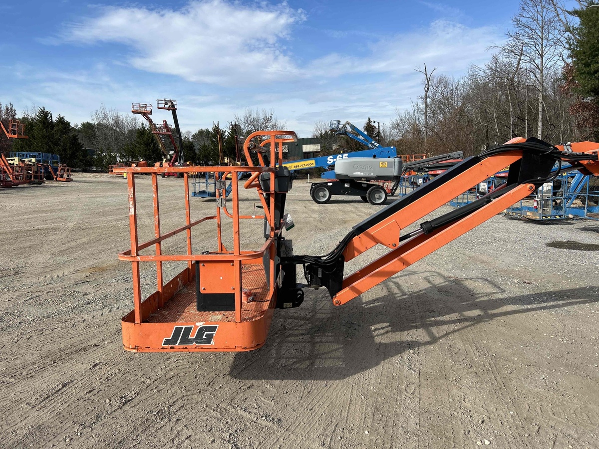 2017 JLG 600AJ-6