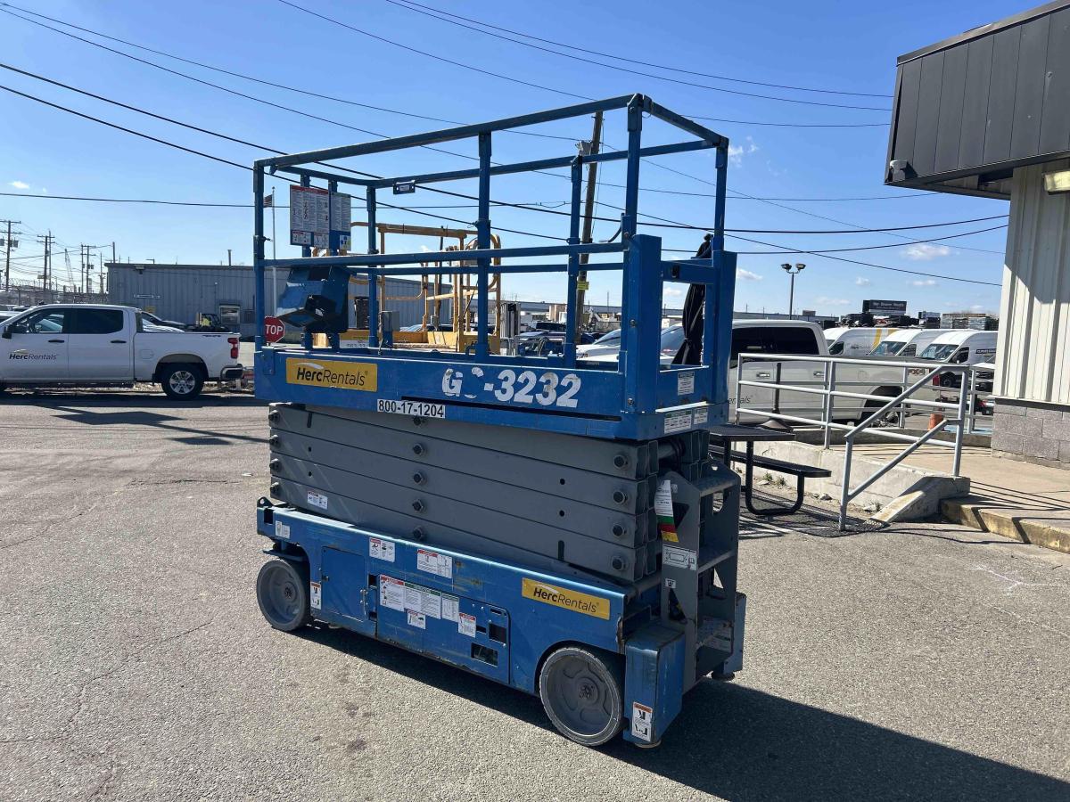 2017 Genie GS-3232