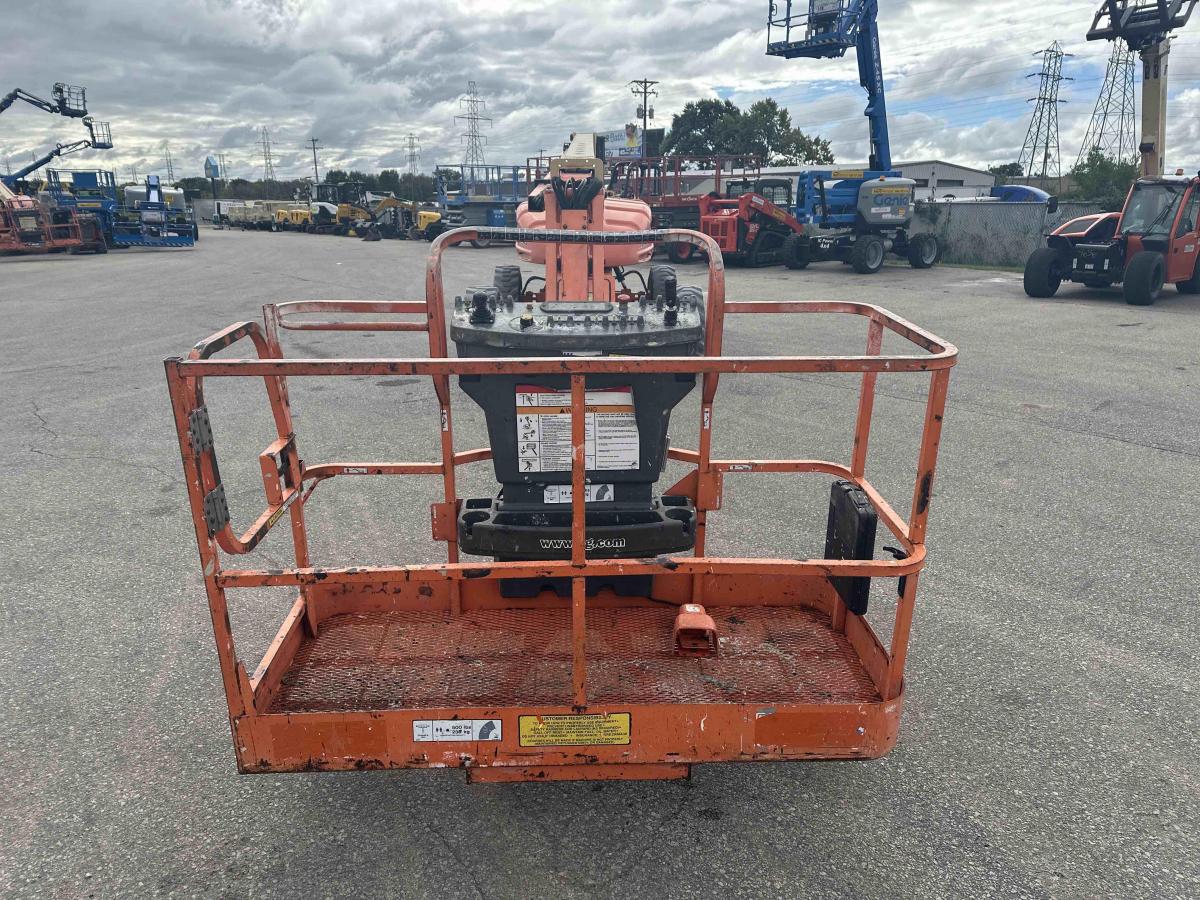 2011 JLG E600JP