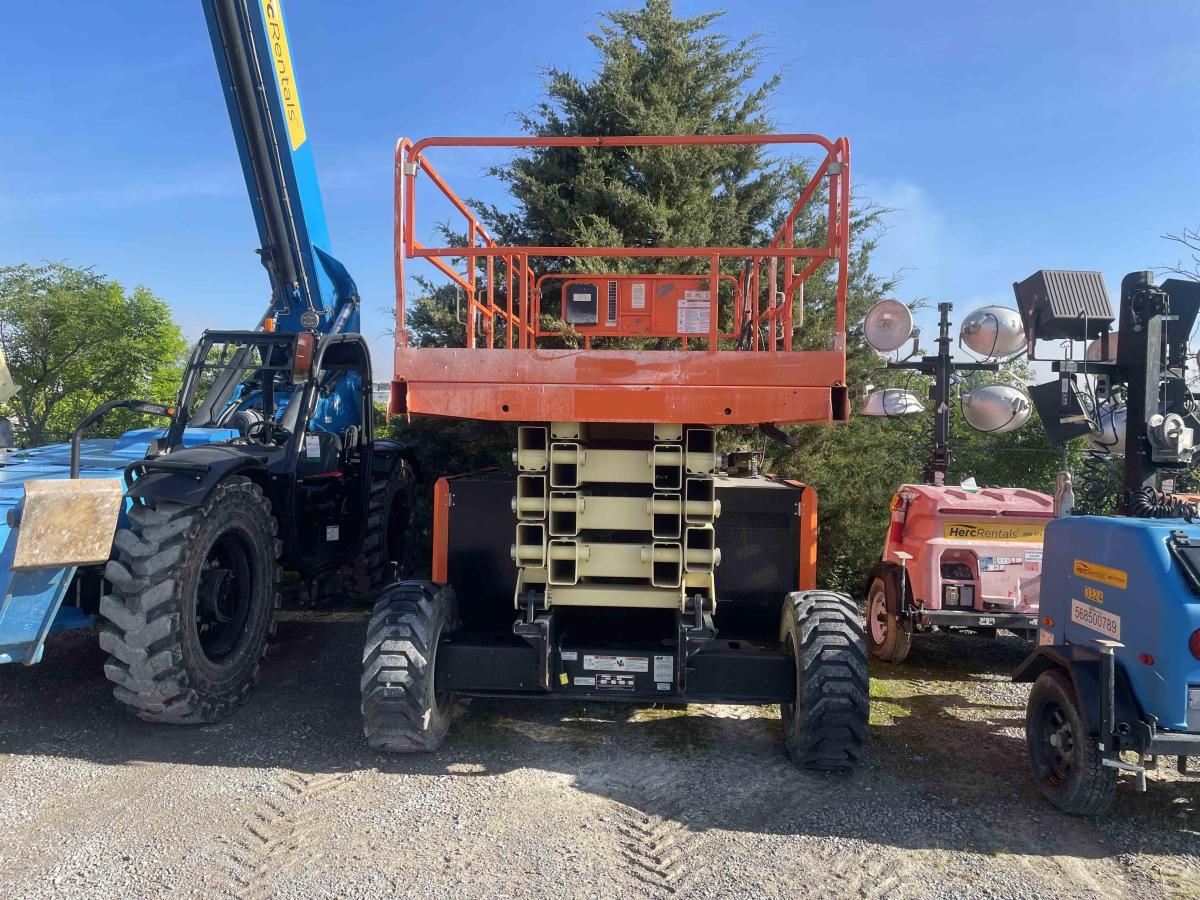2018 JLG 430LRT
