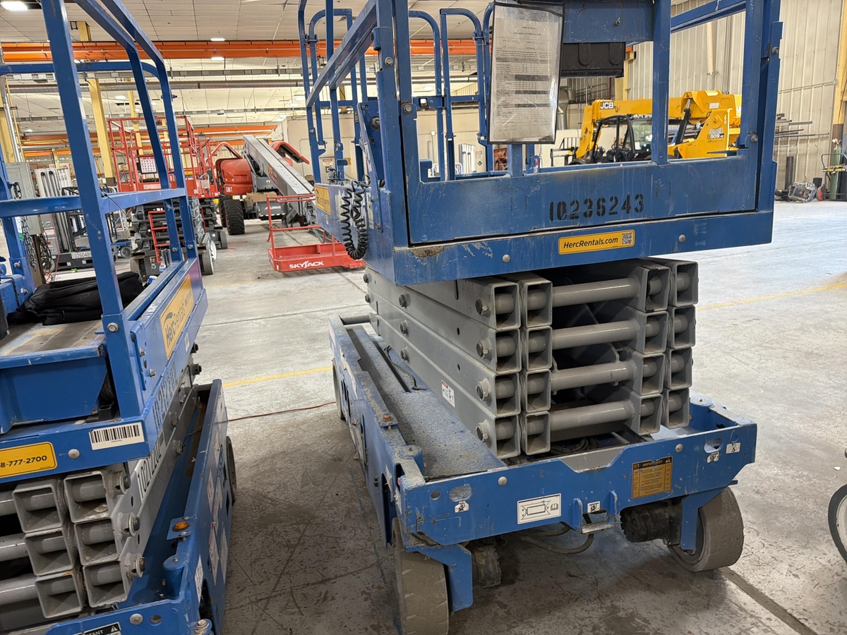 2018 Genie GS-3246-3