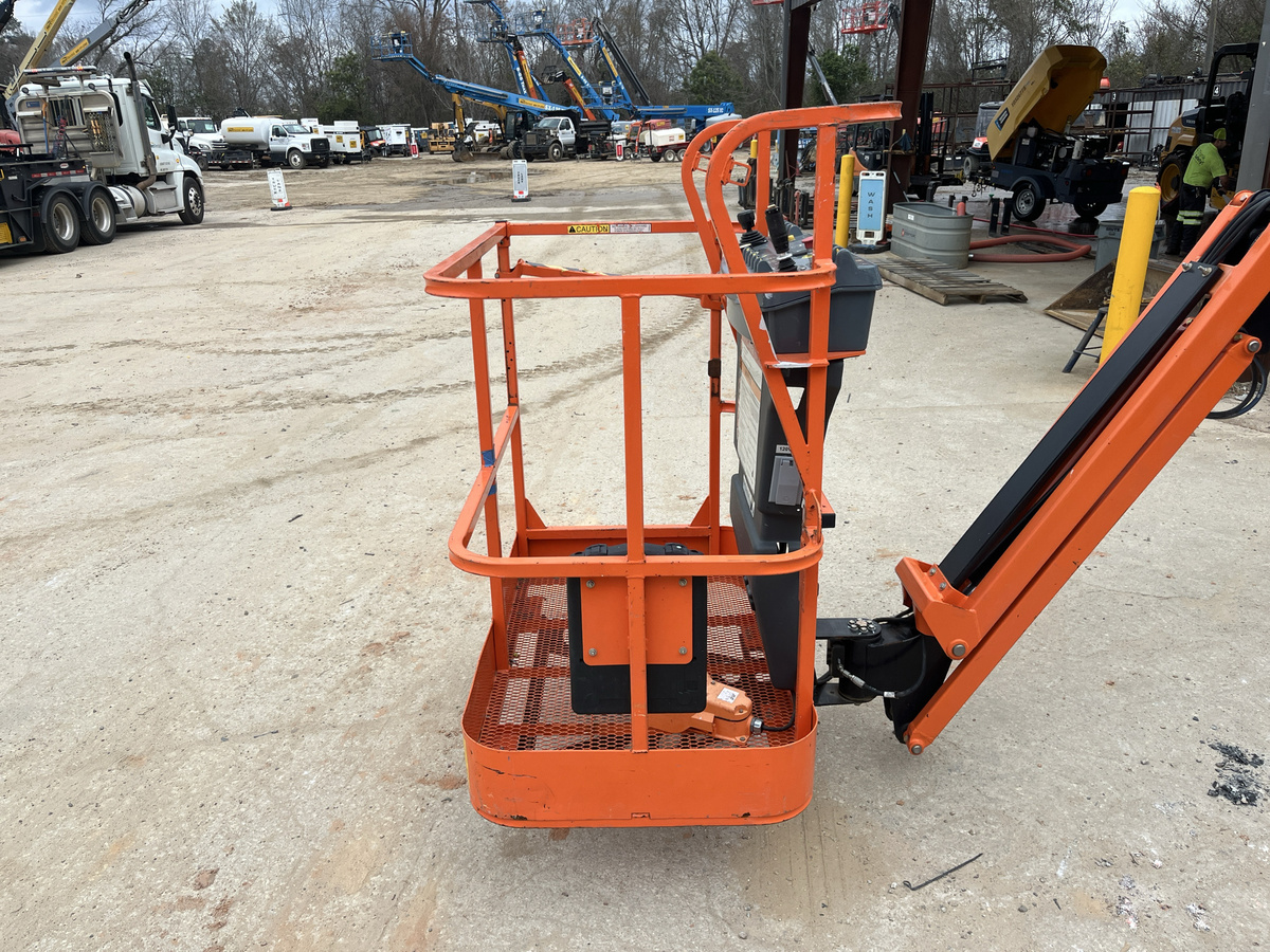 2016 JLG E300AJP-6