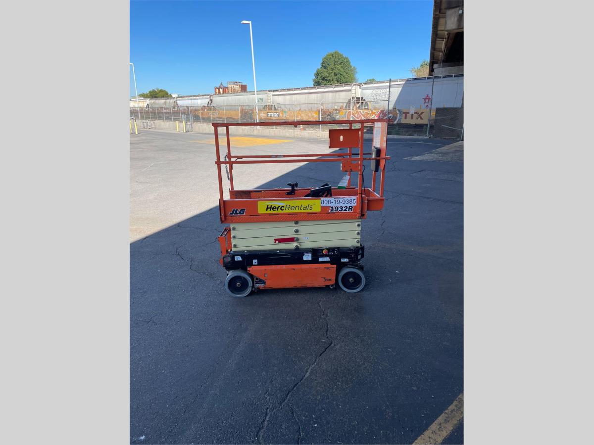 2018 JLG 1932R