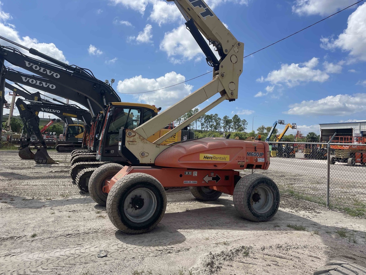 2019 JLG M600JP
