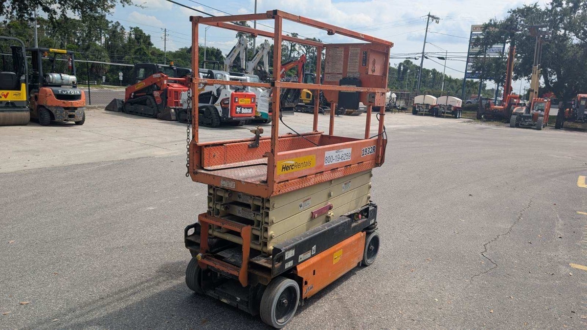 2018 JLG 1932R