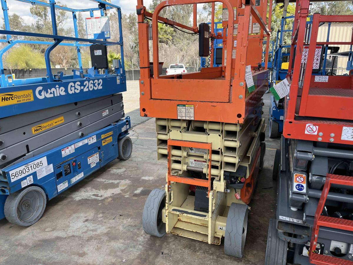 2017 JLG 2632ES