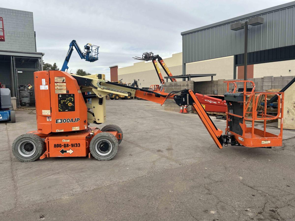 2016 JLG E300AJP