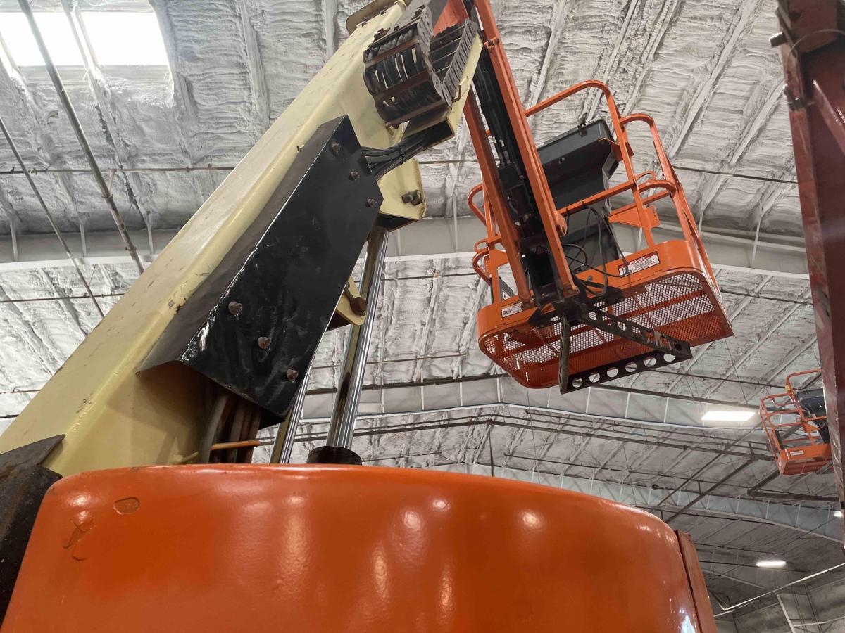 2016 JLG E300AJP