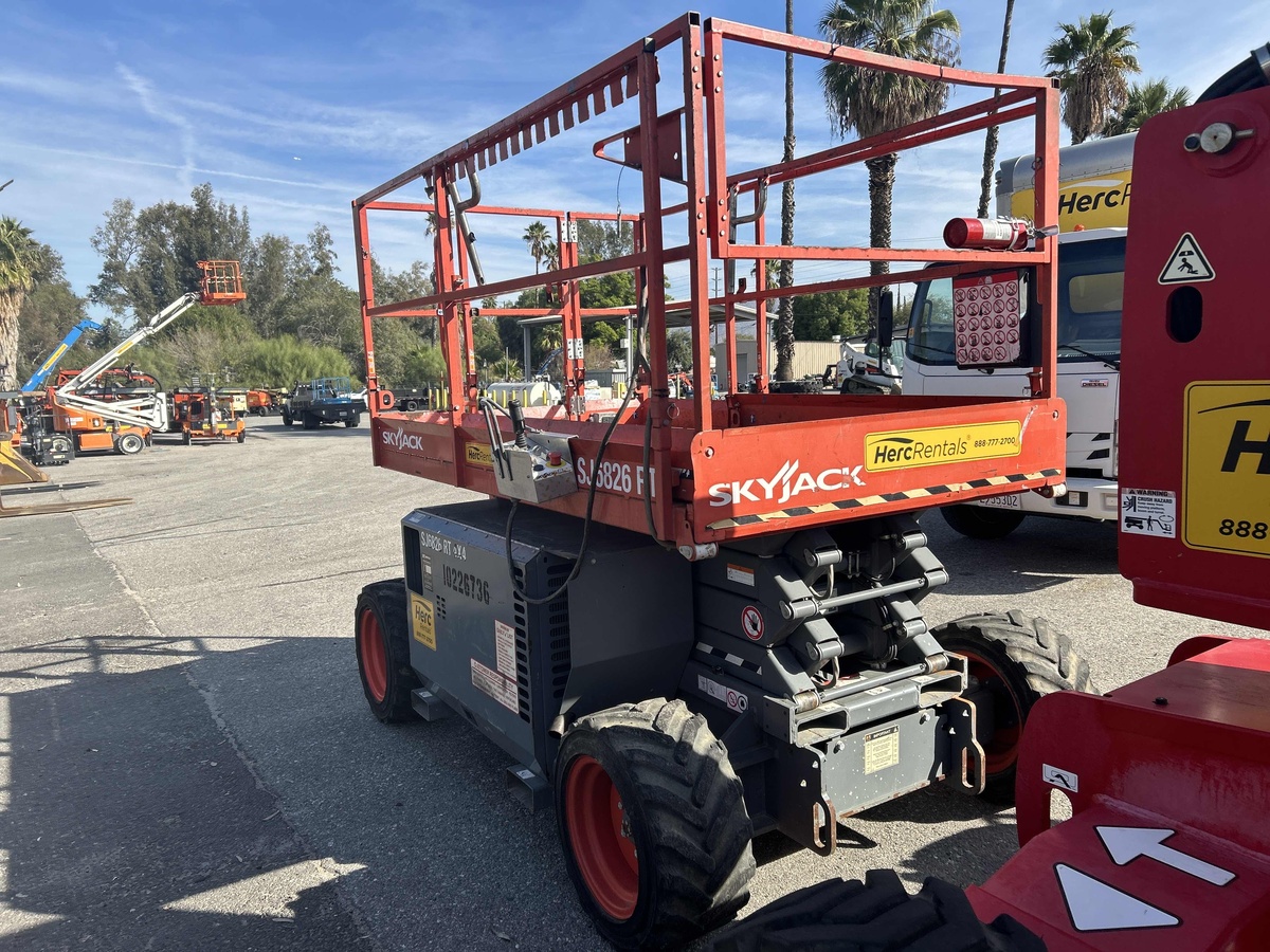 2017 Skyjack SJ-6826RT-4